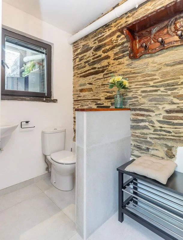 Salles de bain - Restored Chalet with River Walk Access in Lugo