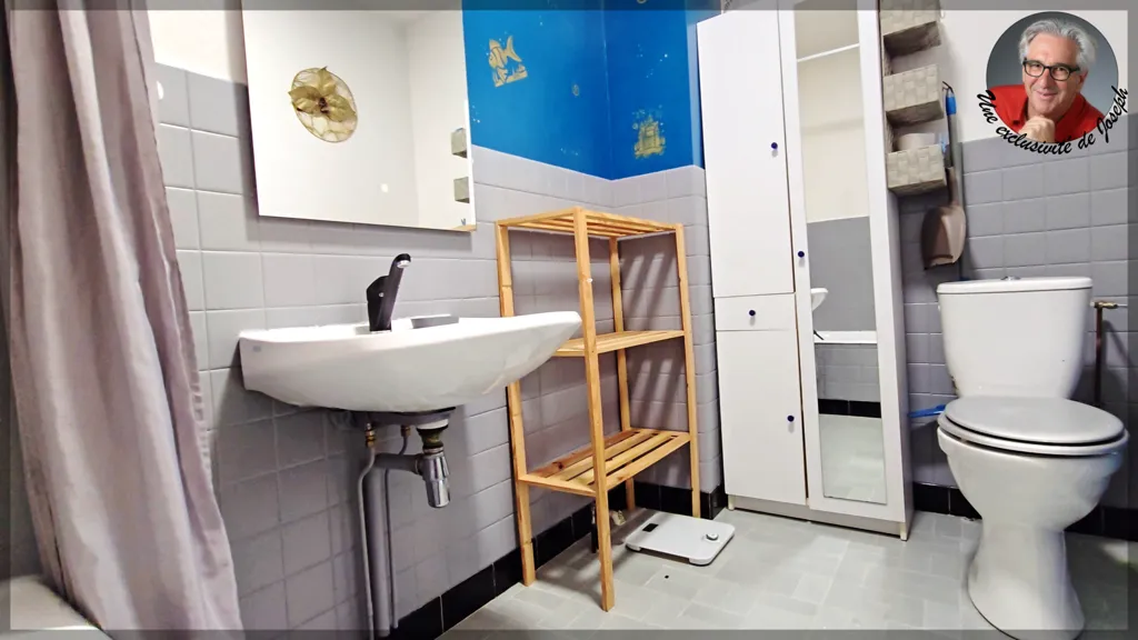 Salles de bain - Maison individuelle avec terrasse à Accons