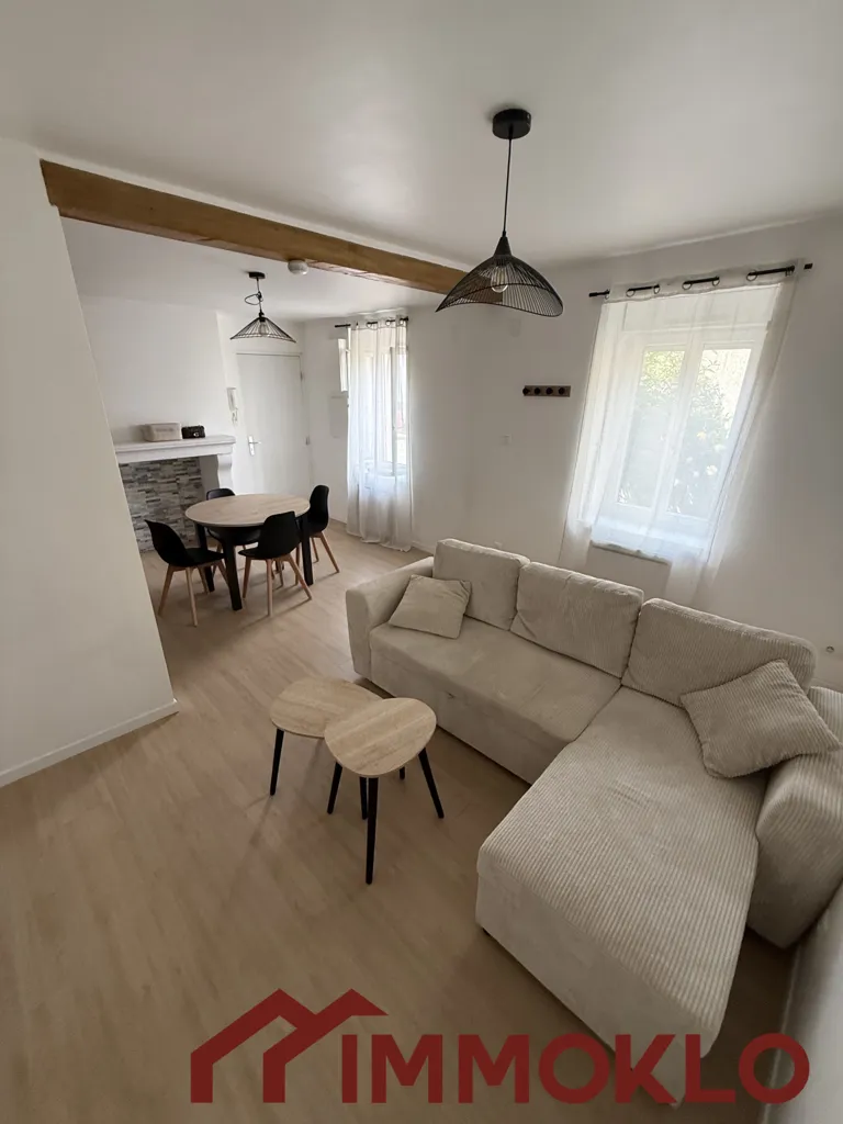 Living Room - Furnished Flat with Balcony in Rue de Bonsecours
