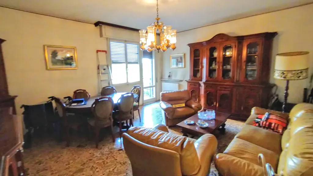 Séjour - 2-Bedroom Apartment with Balcony in Guastalla