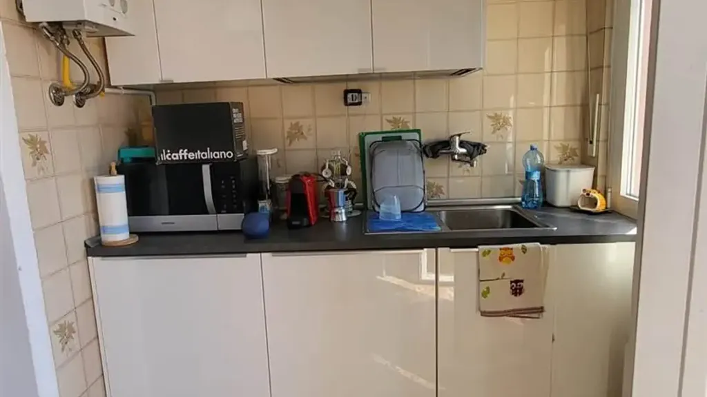 Cuisine - 3-Bedroom Apartment with Balcony in Milan