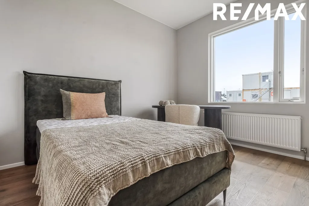 Chambres - 5-Bed Apartment with Balcony in Álftanes
