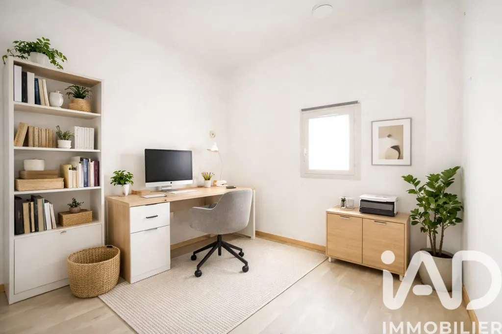 Office - City House with Garage in Carpentras