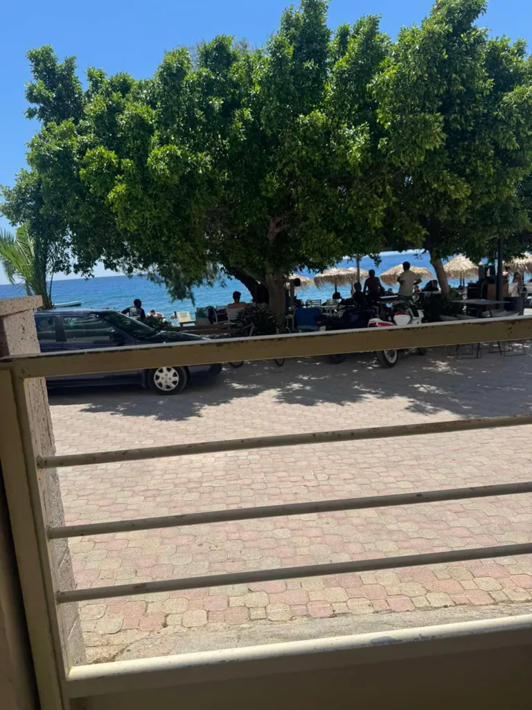 Terrazza - Renovated Apartment with Sea View in Tirone