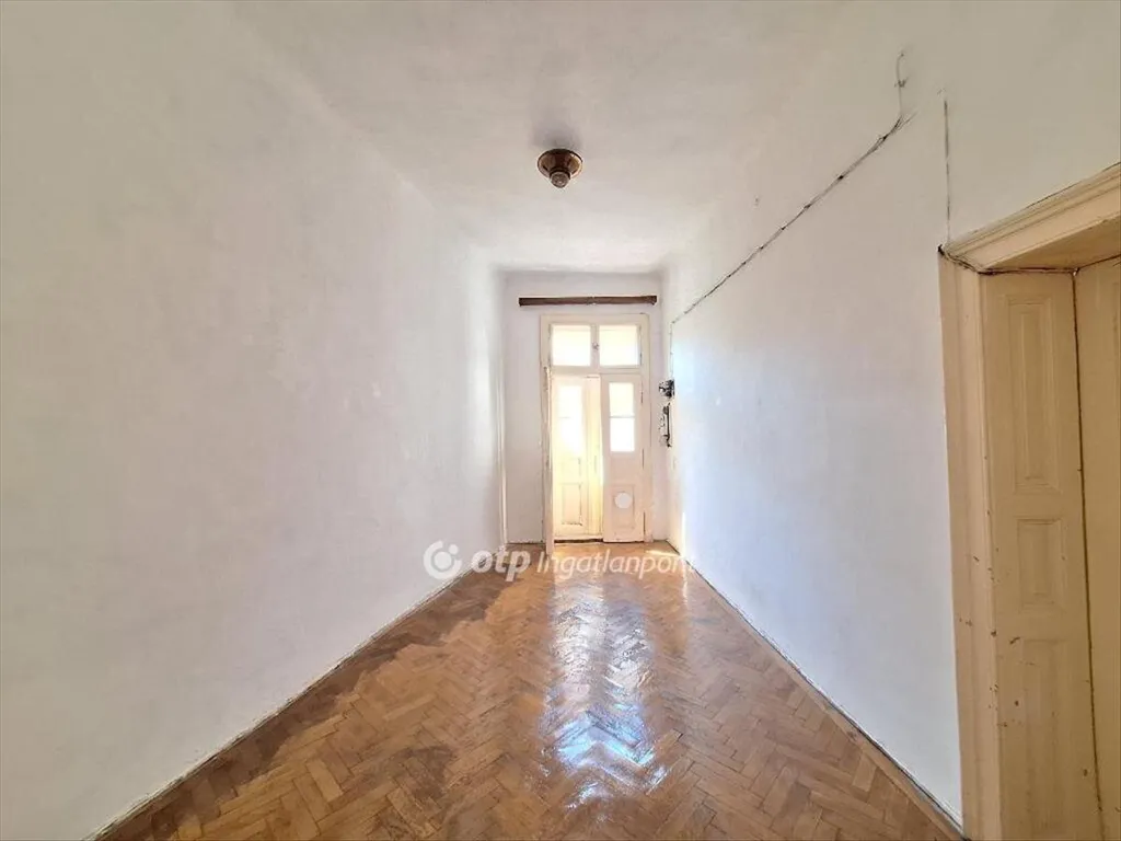 Stanze - Renovatable Apartment with Lift in Budapest IX