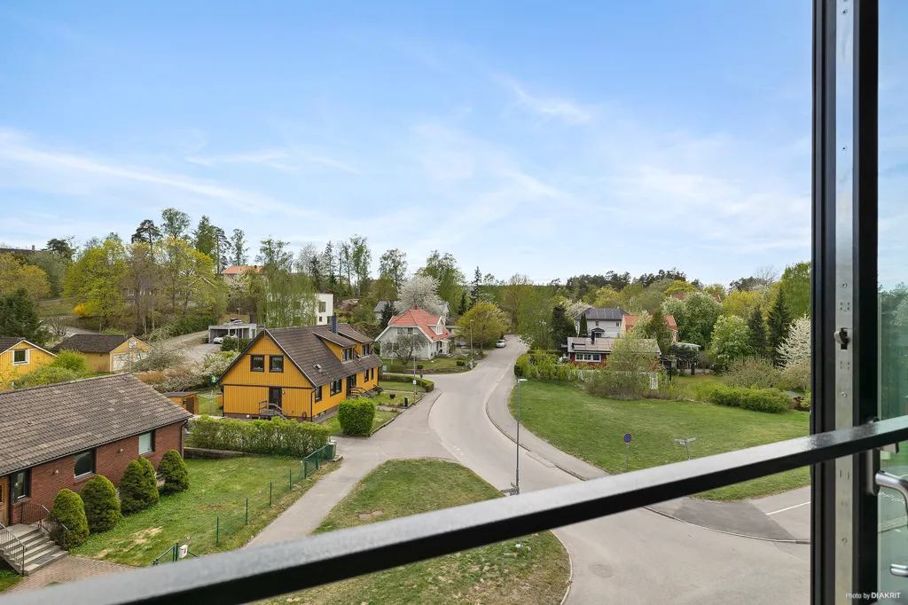 Balcone - Modern Studio Flat with Large Windows in Sollentuna