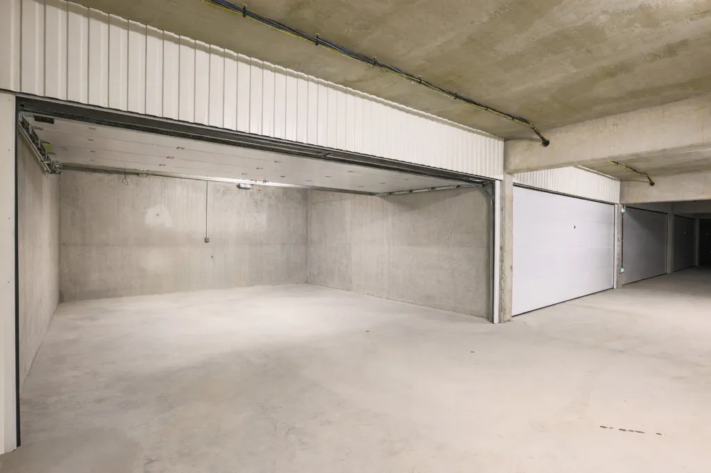 Garage - Penthouse avec Terrasse et Garage à La Rochelle