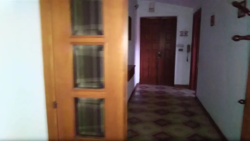 Esik - Six-Room Apartment in Rende