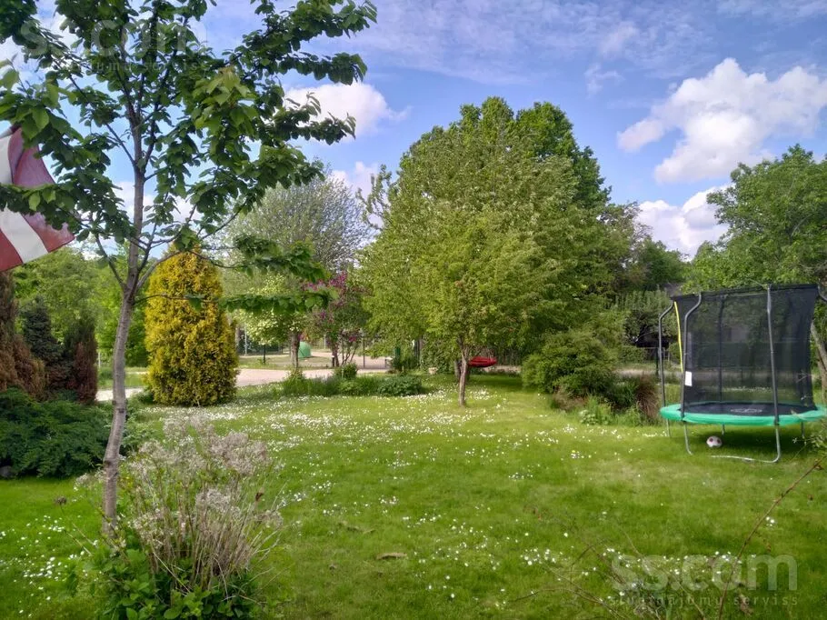 Aed - Modern 4-Bedroom Duplex with Private Garden in Tukums