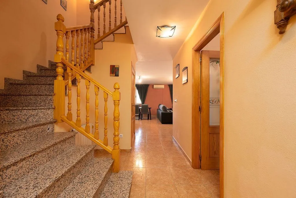 Pièces - Terraced House with Balcony in Tibi