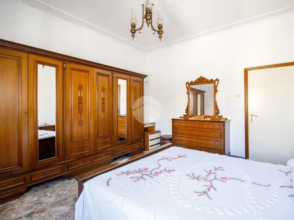 Chambres - Spacious 4-Room Apartment with Garage in Atri
