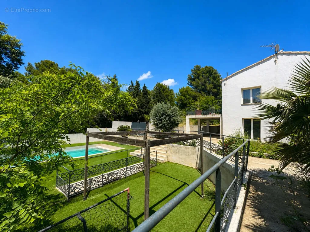 Piscine - Maison avec Piscine et Jardin à Allauch
