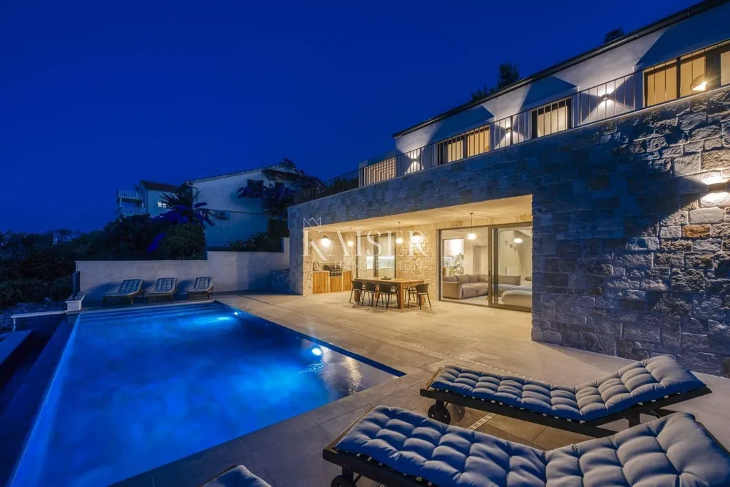 Pool - Luxury Villa with Infinity Pool on Mali Iž