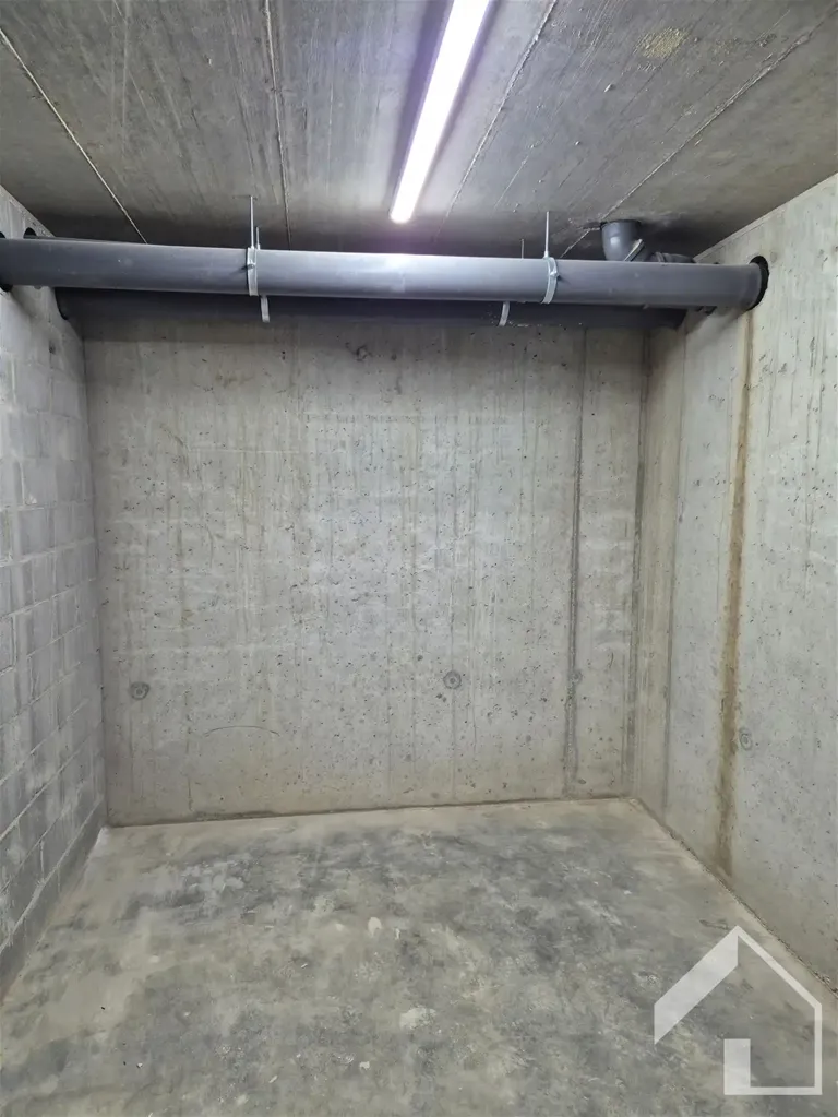 Garage - Appartement Neuf avec Terrasse et Ascenseur à Deurne