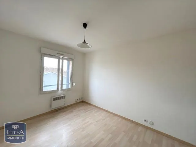 Pièces - Studio avec Parking et Cellier à Talence