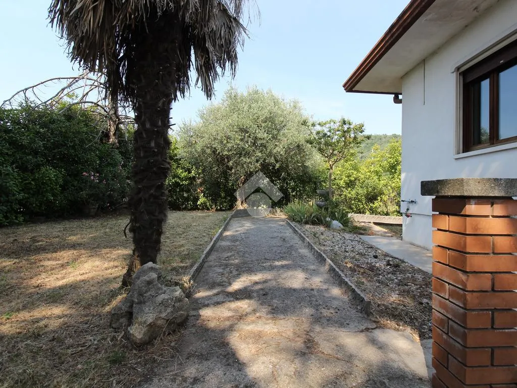 Aed - Independent House with Garden in Zermeghedo