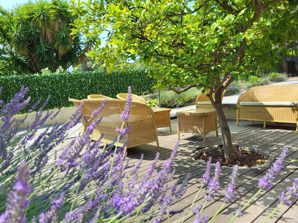 Aed - Luxury Flat with Barbeque in Antibes