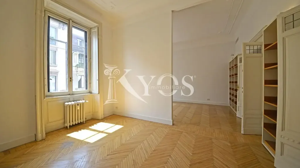 Elutuba - Historic Triplex with Balcony in Milan