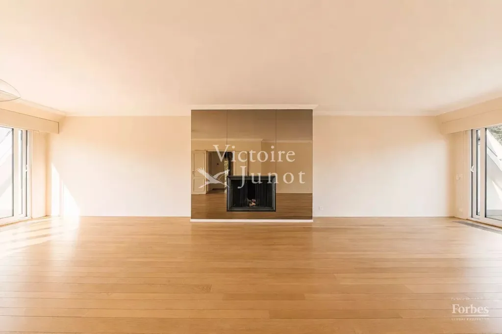 Séjour - Penthouse avec Terrasses dans le Quartier Statuaire