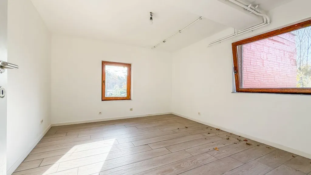 Pièces - Villa Rénovée avec Jardin et Bureau à Proximité des Axes