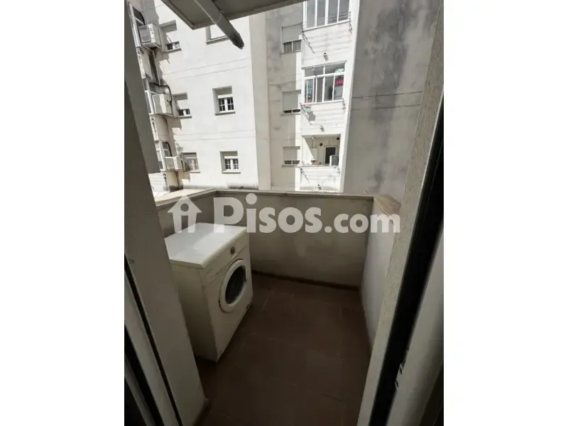 Balcone - Ample Flat with Balcony in Calle Salvaleón