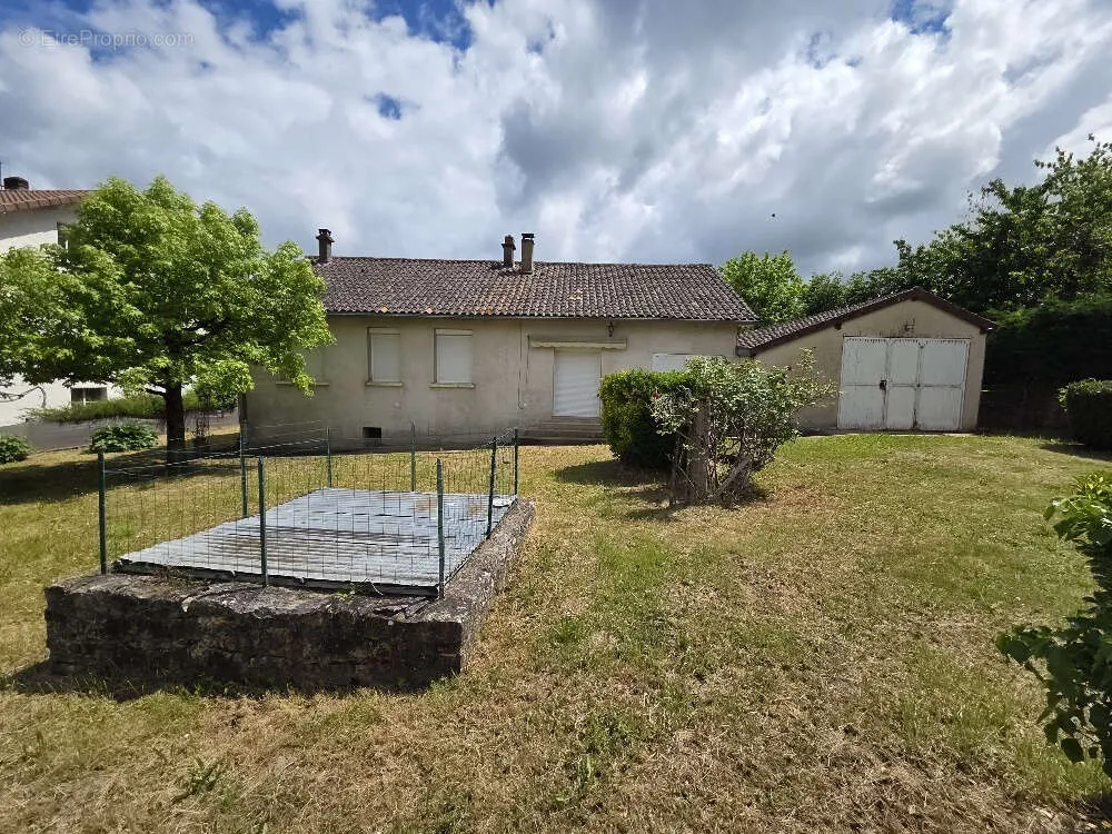 Jardin - Maison avec Vue sur le Château d'Hautefort à Excideuil