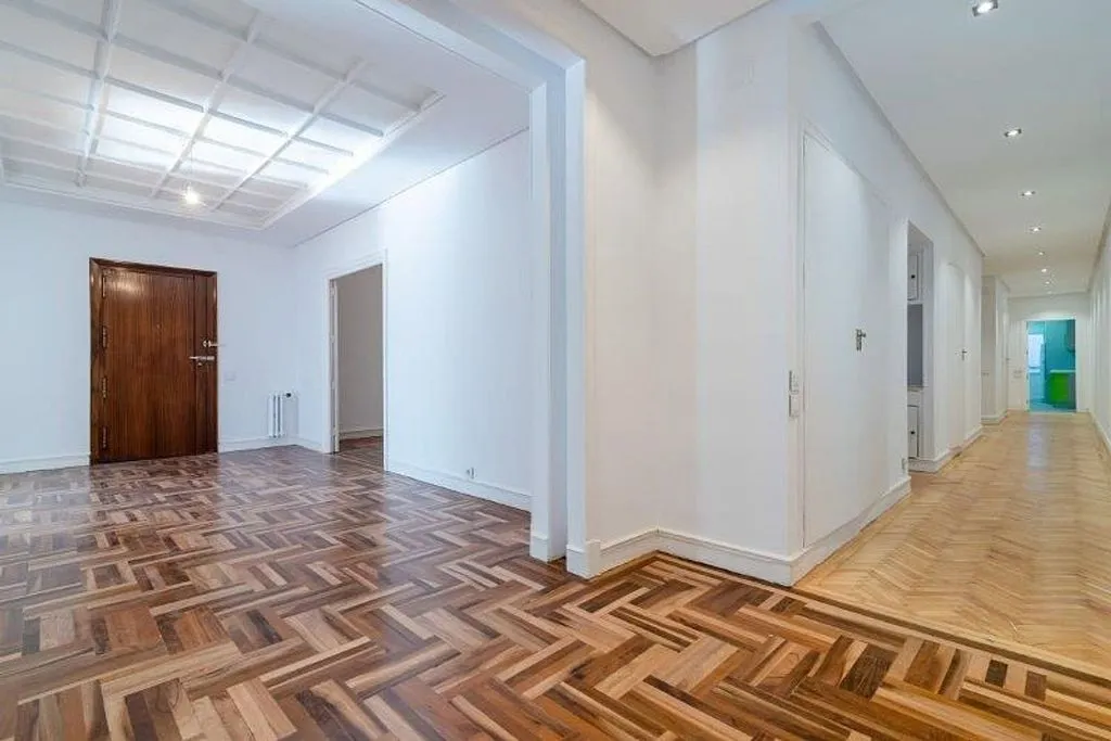 Entrée - 4-Bedroom Flat with Air Conditioning in Goya