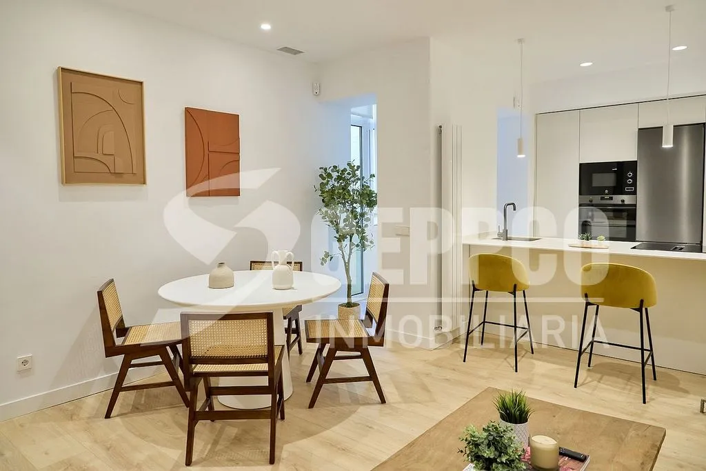 Söögituba - Modern Flat with Lift in Calle Goya, Madrid