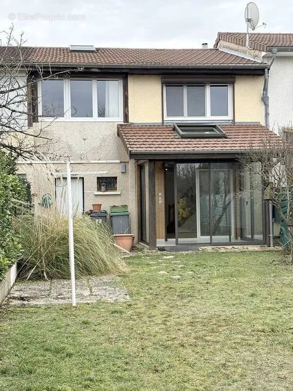 Jardin - Pavillon avec Jardin et Véranda à Saint-Quentin-Fallavier