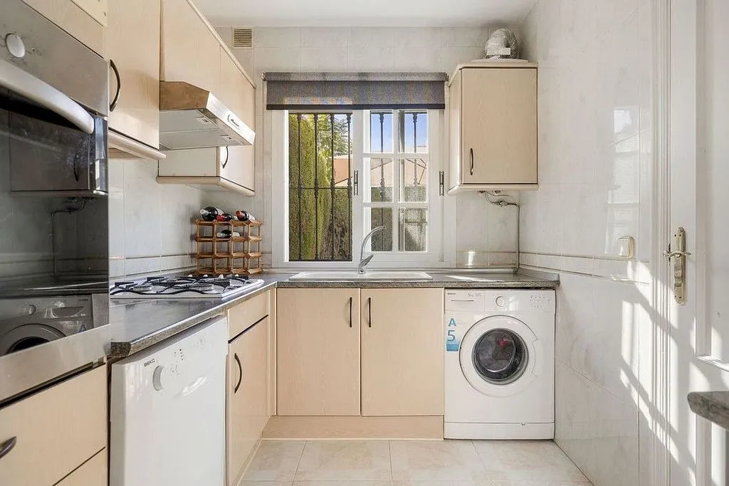 Kitchen - Semi-Detached House with Pool in Bel Air