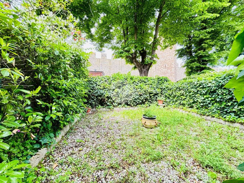 Jardin - Rear-Facing Apartment with Garden in Viterbo
