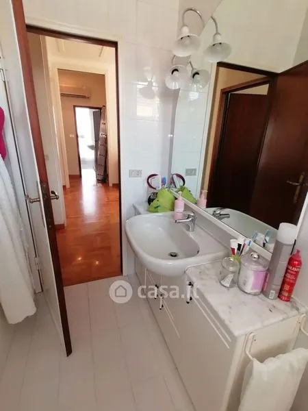 Bathrooms - Rustic Villa with Garden in Castelfranco di Sotto