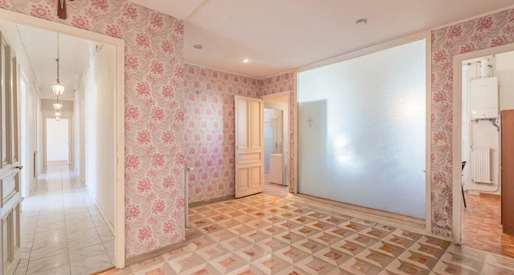 Entrée - Appartement Belle Époque avec Balcons à Nice