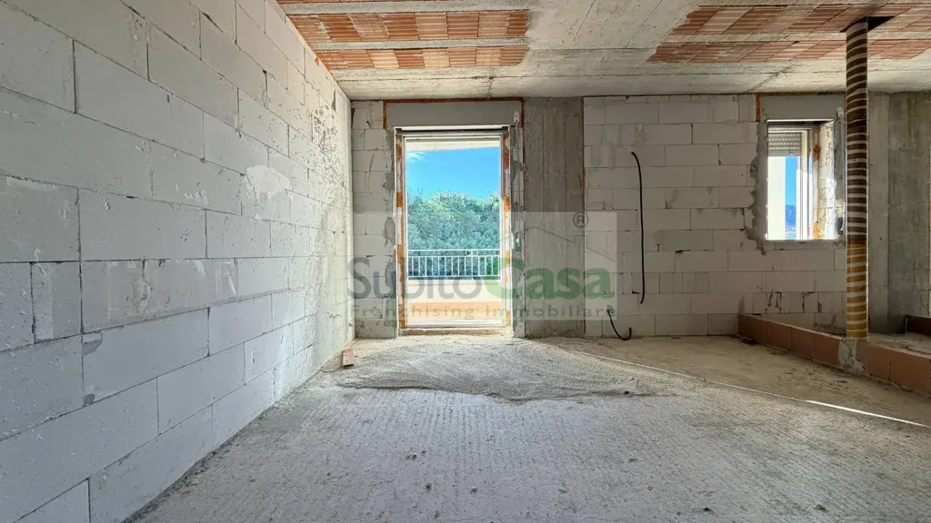 Pièces - New Apartment with Balcony in Turrivalignani