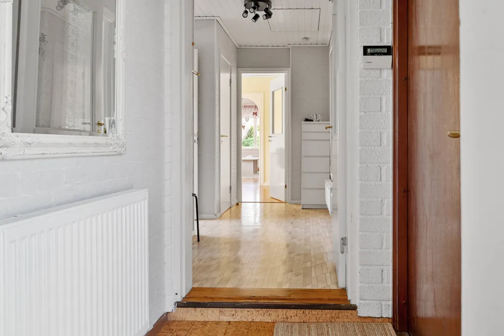 Entrée - 1-Storey Villa with Garden in Sollentuna