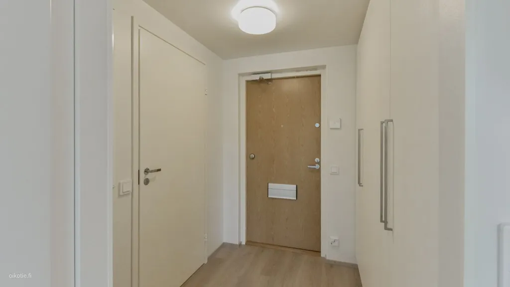 Esik - Modern Studio with Parquet Balcony in Hakunila
