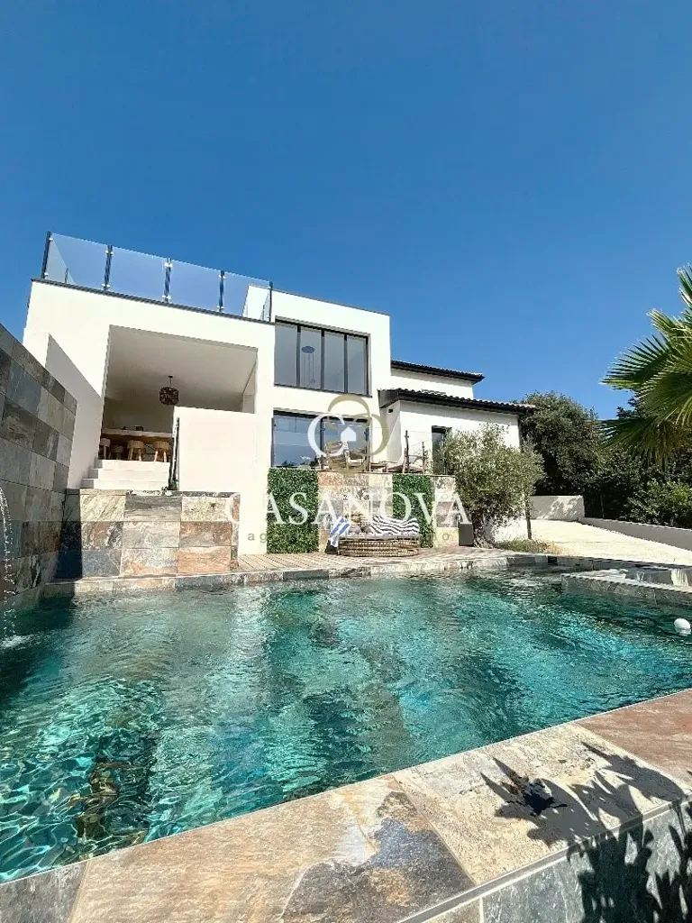 Piscine - Villa Contemporaine avec Vue Panoramique à Clermont-l'Hérault