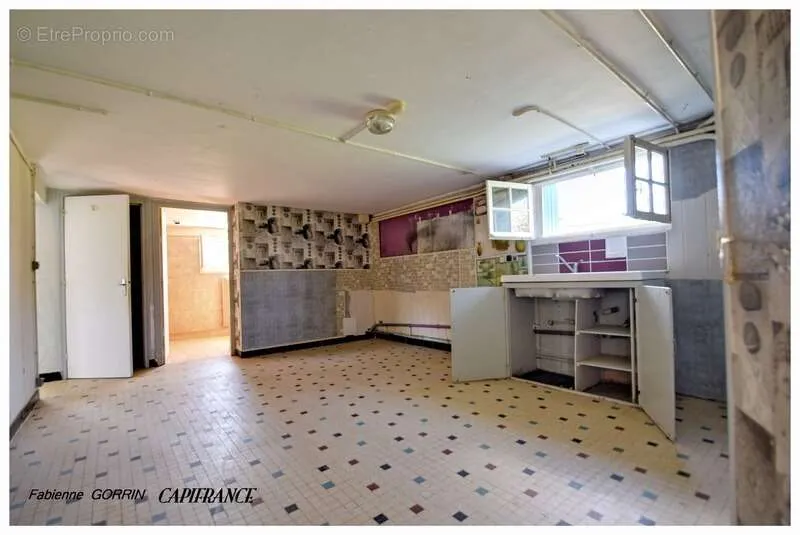 Kitchen - Spacious House with Large Garage in Aigondigné