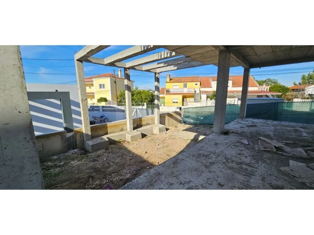 Aed - Contemporary 3-Bedroom House in Seixal