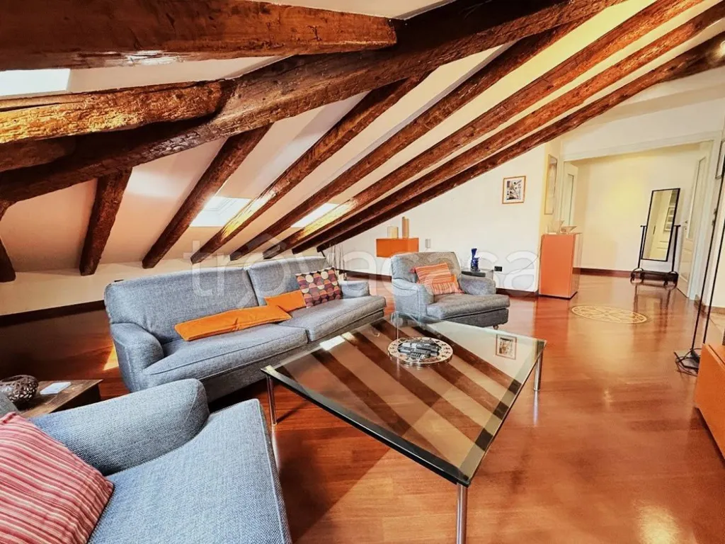 Elutuba - Restored Attic in Historic Centre, Trieste