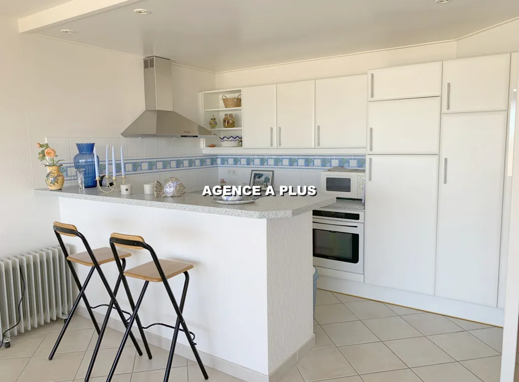 Cuisine - Appartement Traversant Vue Port à Plage Nord