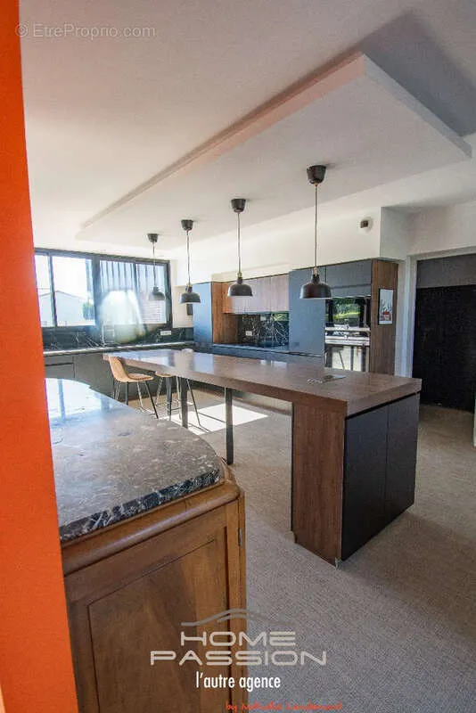 Maison 8 pièces à Cozes