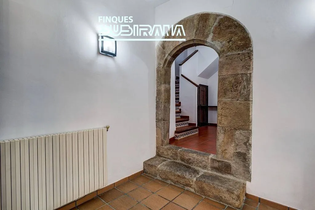 Entrée - Restored Farmhouse with Pool in Igualada