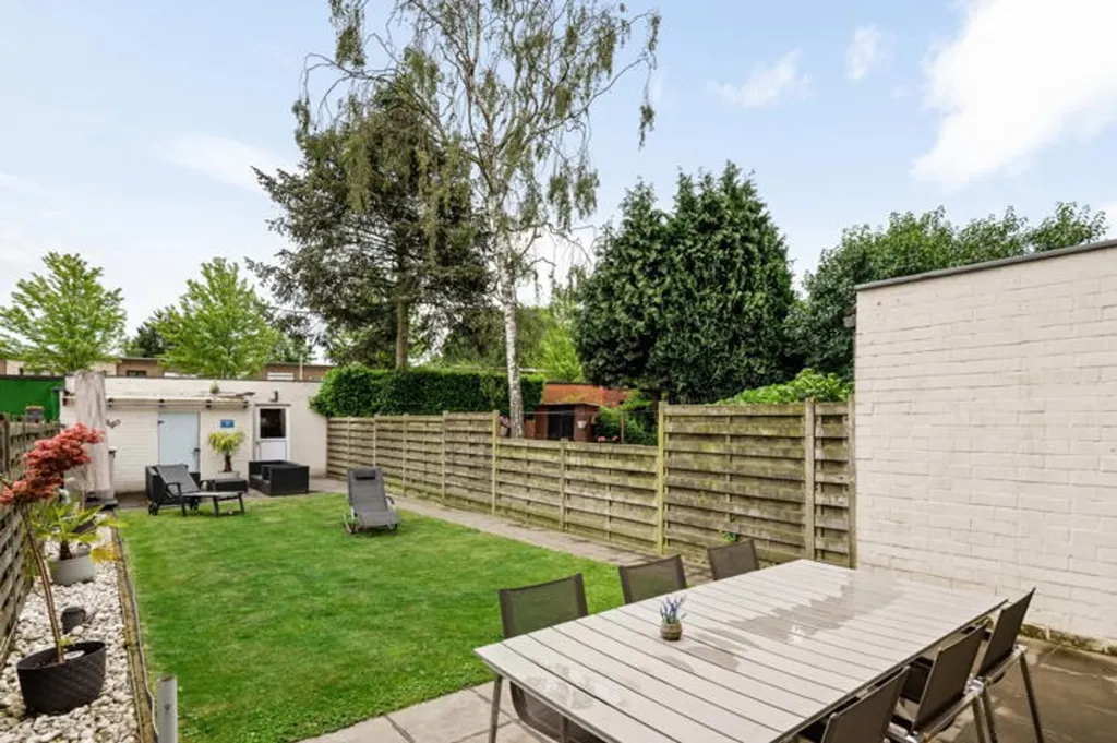 Jardin - Maison avec Deux Garageboxes à Aartselaar