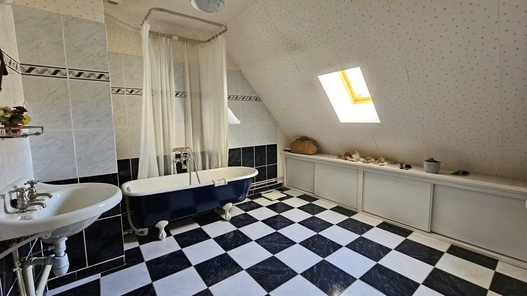 Vannitoad - Spacious House with South Terrace in Beauvais