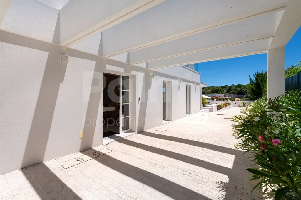 Terrass - Luxury Villa with Heated Pool in Central Alvor