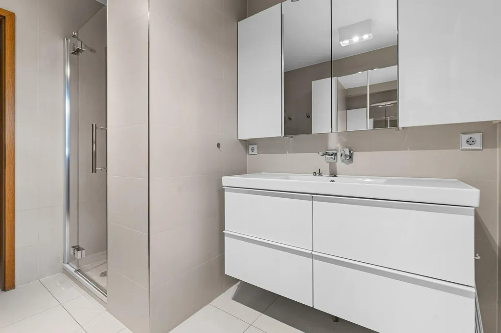 Salles de bain - Triplex 5 Chambres avec Jardin à Belval
