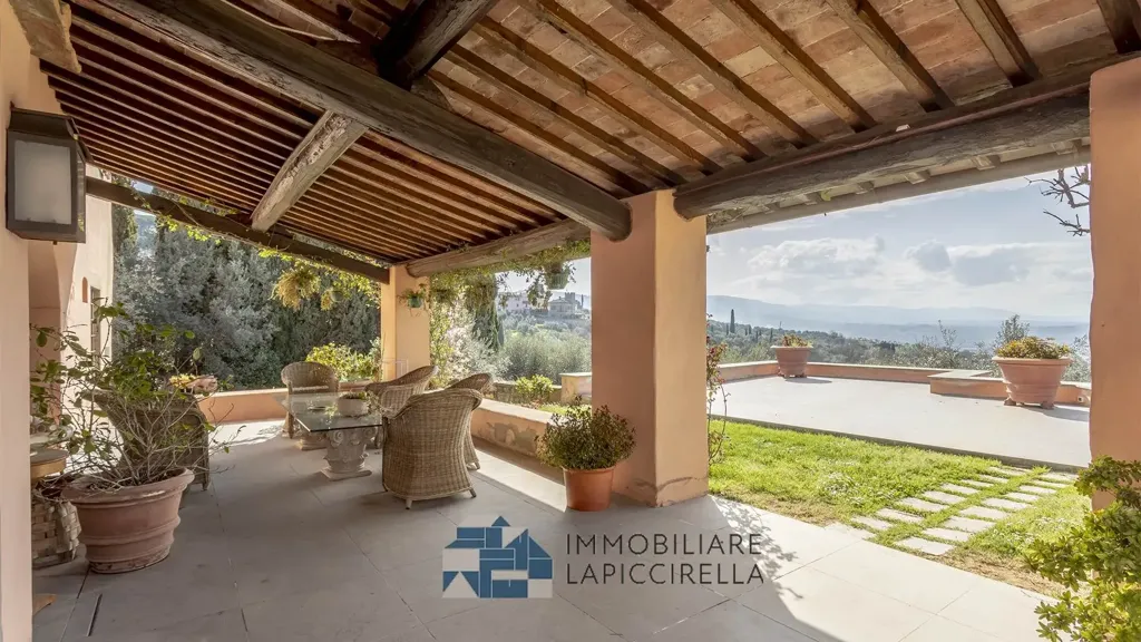 Terrasse - Conservatively Reworked Villa with Olive Grove in Settignano