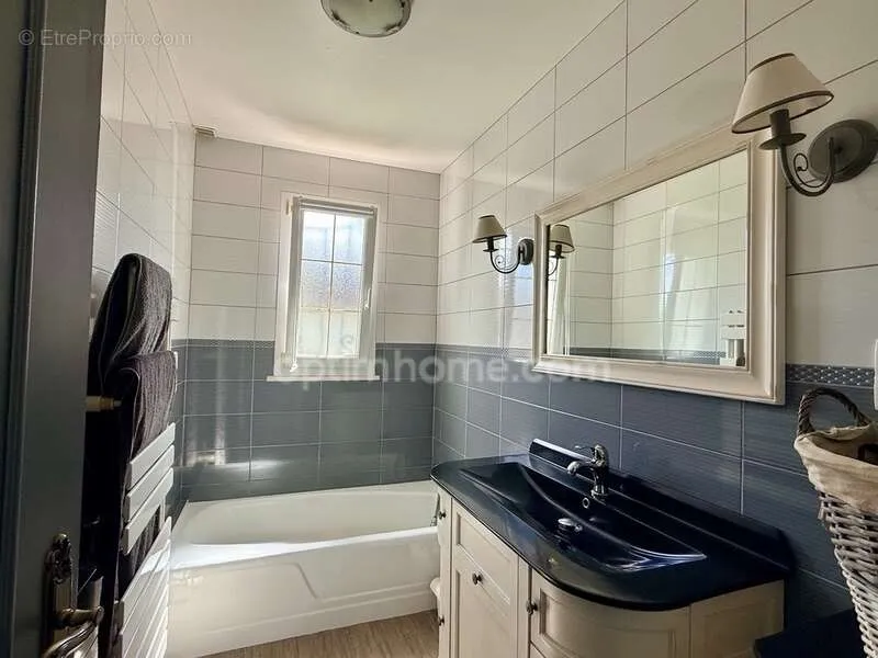 Vannitoad - House with Full Basement and Garden in Nangis