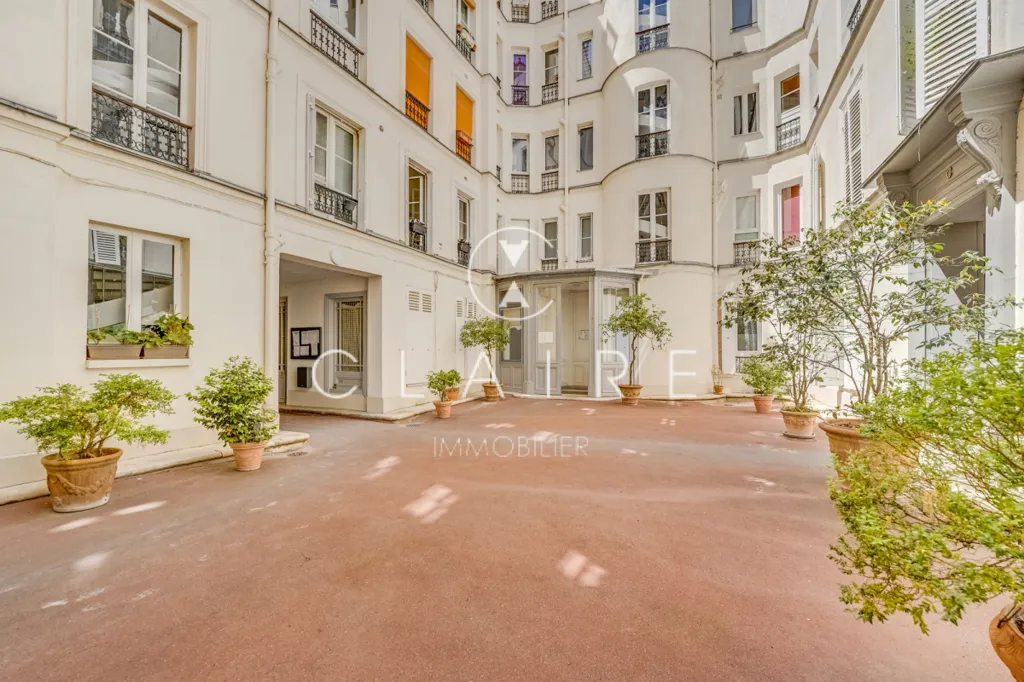Aed - Studio with Courtyard View in Paris 9ème